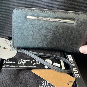 STEVE MADDEN WRISTLET WALLET CASE GIFT SET & SCARF